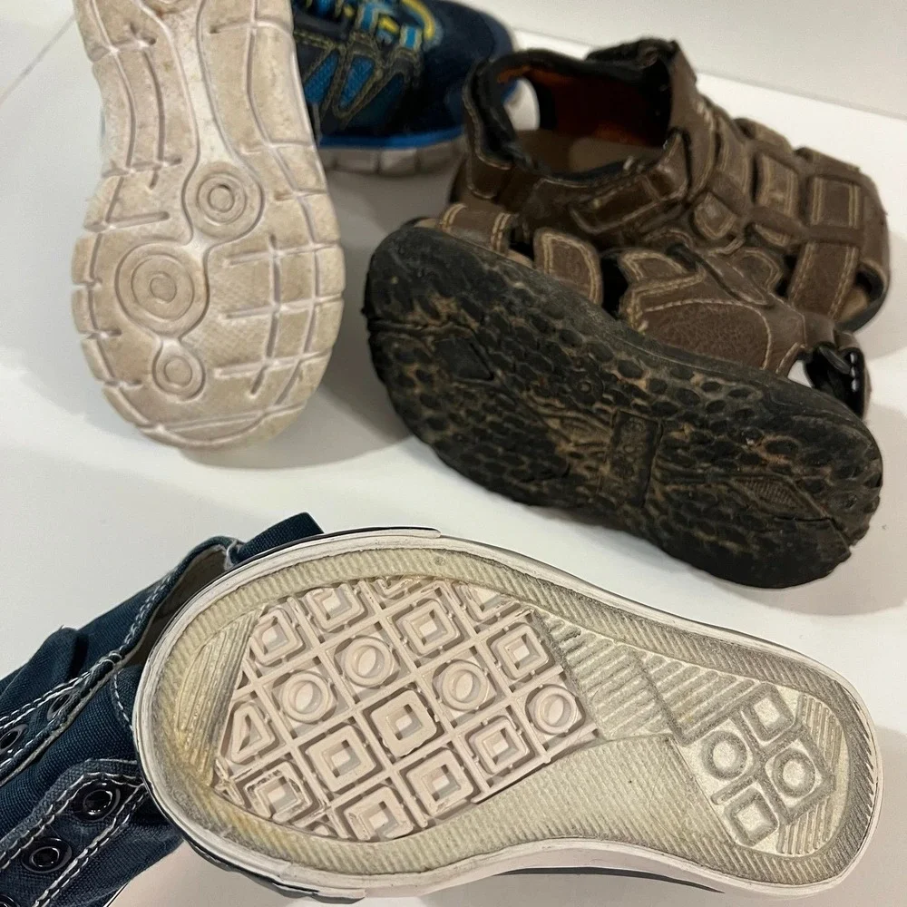 Toddler boy size 6 shoes and sandals (s-191)